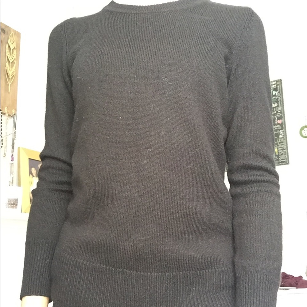 Gap sweater